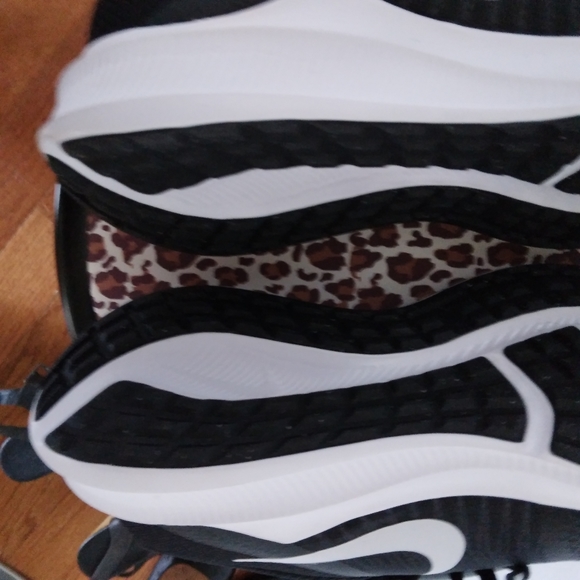 5y) NIKE Downshifter 11 Running Shoes - Picture 4 of 7